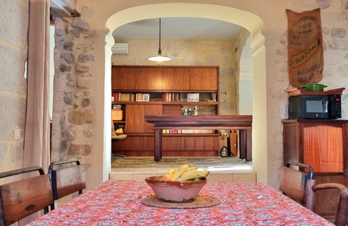 Boulbon House | Charming village Mas with garden