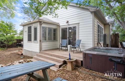 Barton Heights House | Charming Vintage House in Zilker with Hot Tub and Parking