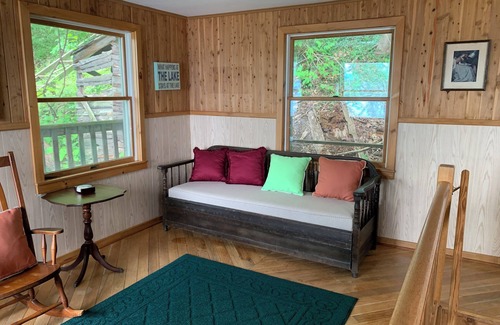 Town of Torrey Cottage | Charming Vintage Lakefront Cottage on Seneca Lake