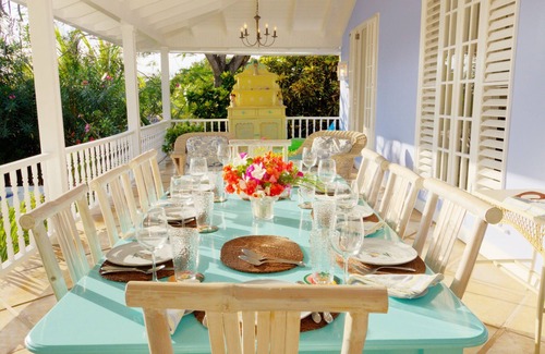 Discovery Bay Villa | Charming Waterfront Cottage 4 bdrm Pool Staff Beach Access