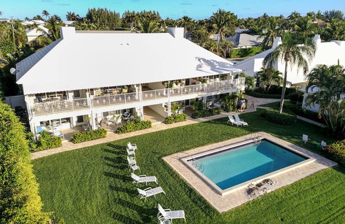 Delray Beach Apartment | Charming Waterfront Property With Pool, Near Beach