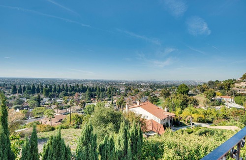 Whittier House | Charming Whittier Home w/Views: 17 Mi to LA
