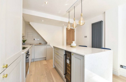 Winchester House | Charming Winchester Retreat