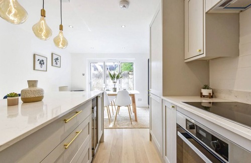 Winchester House | Charming Winchester Retreat