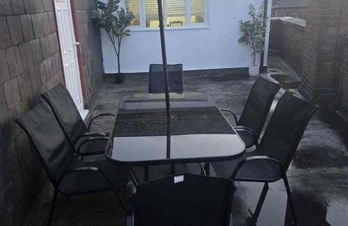 Wolverhampton Apartment | Charming Wolverhampton Apartment with Private Entrance