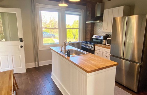 Yardley House | Charming Yardley Boro home! Steps to shops/restaurants, close to major transit
