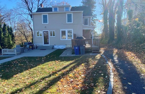 Yardley House | Charming Yardley Boro home! Steps to shops/restaurants, close to major transit