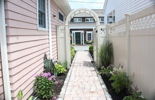 Rockport Cottage | Charming year round cottage - Pet Friendly with Wi-Fi