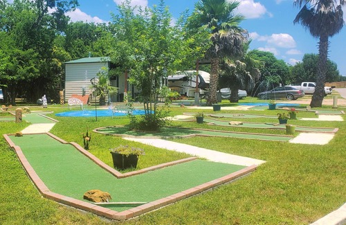 Kingsland House | ♥CharmingTinyHome♥@LBJ3MinWalk2Lake ♥Great4Couples