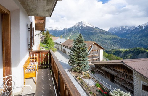 Vna Apartment | Chasa Rosa 2: 2.5-room apartment in the idyllic and sun-drenched mountain village of Vnà