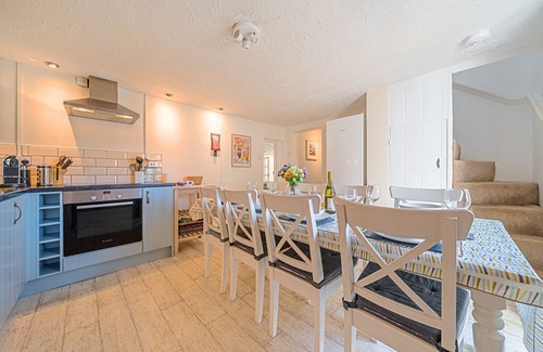 Docking Cottage | Chase Cottage - sleeps 8 guests in 4 bedrooms