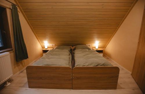 Stiavnicke Bane Ski Chalet | Chata pri 7 jazerách s vyvýšenou terasou