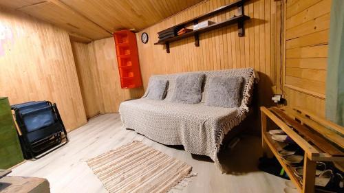 Stiavnicke Bane Ski Chalet | Chata pri 7 jazerách s vyvýšenou terasou