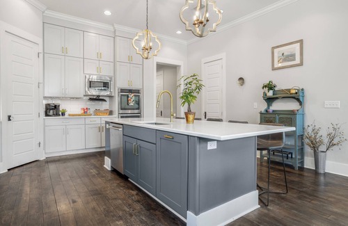 Biloxi House | Chateau De La Mar - walk to Downtown Ocean Springs & beach w/POOL!
