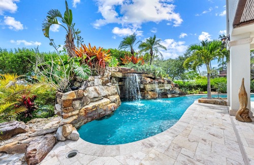Siesta Key House | Chateau de la Siesta | Private Beachfront, Lagoon Pool, Lanai Bar & Stunning Gulf Views