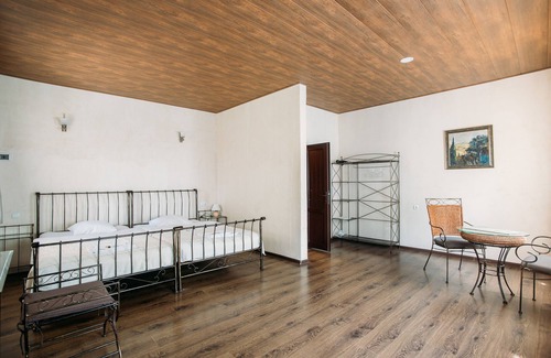 Eniseli House | Chateau Eniseli