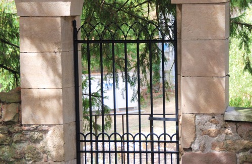 La Perche Cottage | Chateau Igny/COURTYARD gite