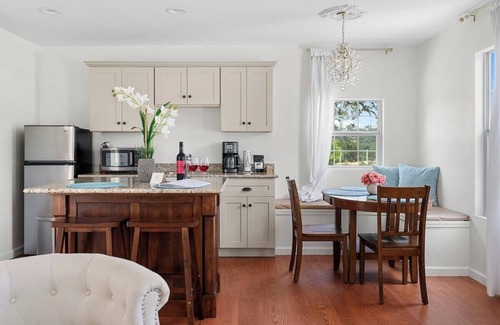 New Braunfels Villa | Chateau-Le Fleur, 1 private bedroom & pool