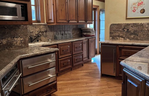 Saratoga Other | Chateau with 5 bedrooms and WiFi, AC in lovely Saratoga