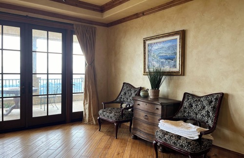 Saratoga Other | Chateau with 5 bedrooms and WiFi, AC in lovely Saratoga