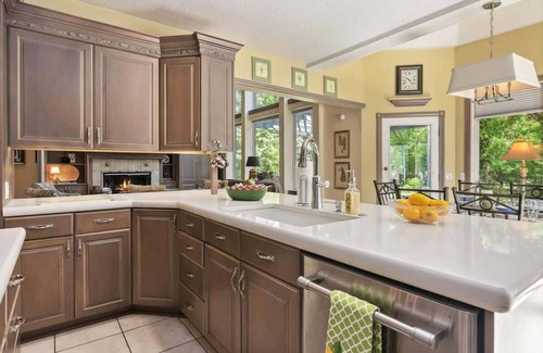 Holladay House | Chateau Woodlands in Salt Lake with Guesthouse and Hot Tub
