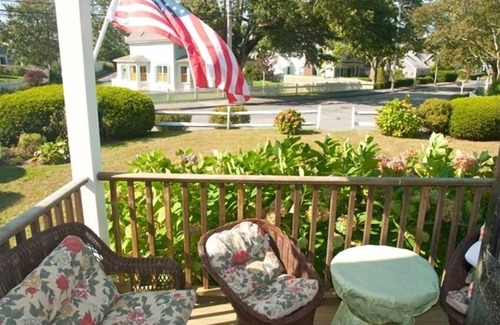 Chatham Apartment | Chatham Village - Adorable Studio Apartment in Antique Home