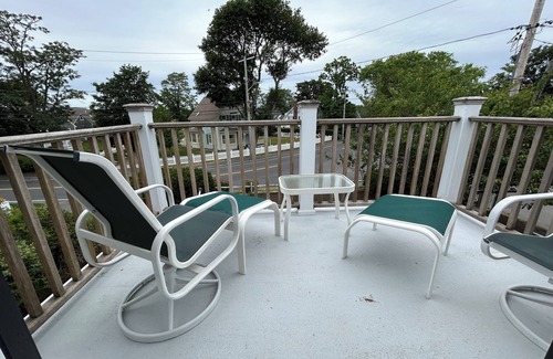 Chatham Apartment | Chatham Village: Lovely 1-Bedroom Apartment in Antique Home
