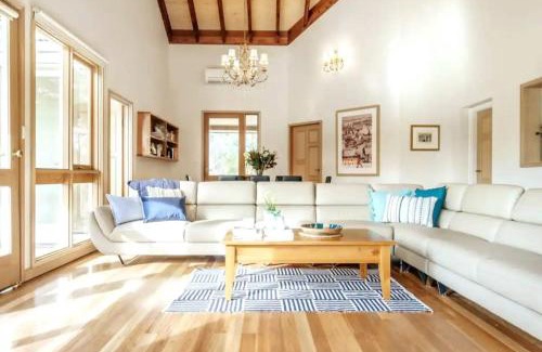 Balnarring House | Chatsworth House and Cottage by Ready Set Stay