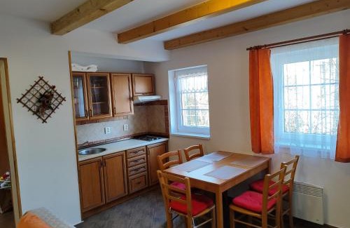 Tyn nad Vltavou House | Chaty Koloděje - oranžový dům
