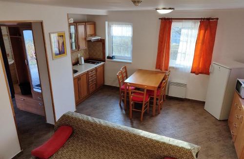 Tyn nad Vltavou House | Chaty Koloděje-zelený dům
