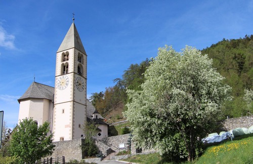 Tubre Apartment | Chavalatsch vacation apartment with stunning views of the mountains