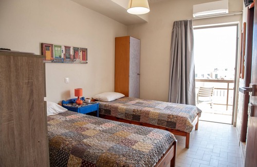 Kato Stalos Hotel | Cheap Twin Room 10 Meters from the Beach