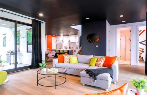 Chestnut House | Check-Mate Sleeps 18 & only 7min to Downtown ATX
