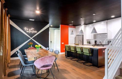Chestnut House | Check-Mate Sleeps 18 & only 7min to Downtown ATX