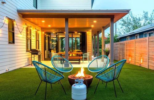 Chestnut House | Check-Mate Sleeps 18 & only 7min to Downtown ATX