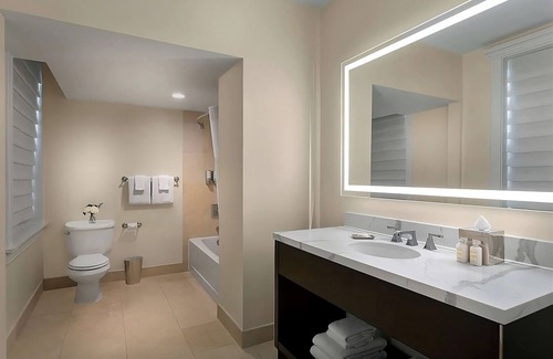 Central West End Hotel | Check Out The Most Iconic Barbershop in The Central West End! W/Parking, Pool!