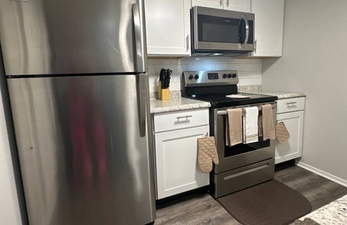 St. Charles Apartment | Check out this 2 Bedroom 2 bathroom Comfy Stay! TRAVEL NURSES&WORKERS WELCOMED