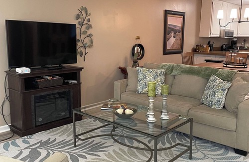 Fairfield Bay Condo | Check us out! Great Fall rates at 99.00 a night.