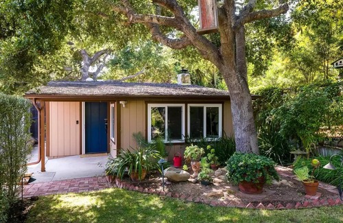 East San Roque Cottage | Cheerful 2 bedroom 2 bath Cottage with fireplace