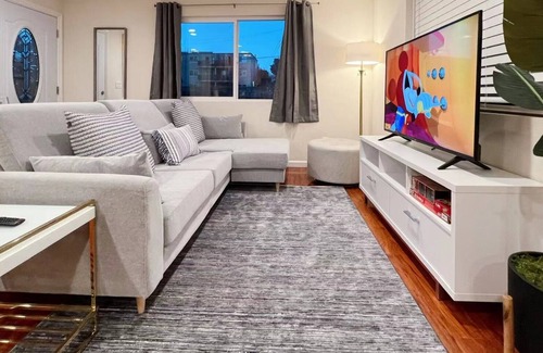 Hathaway House | Cheerful 2B2b in Silicon Valley with free parking