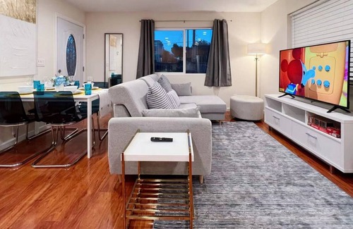 Hathaway House | Cheerful 2B2b in Silicon Valley with free parking