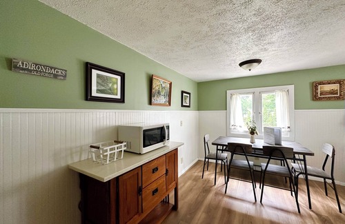 Old Forge Apartment | Cheerful 2nd Floor Unit w/balcony