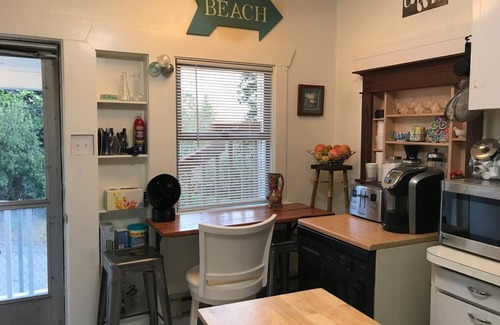 West Seattle House | Cheerful 3 Bdrm w/Kitchen & LR in West Seattle
