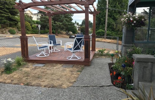 West Seattle House | Cheerful 3 Bdrm w/Kitchen & LR in West Seattle