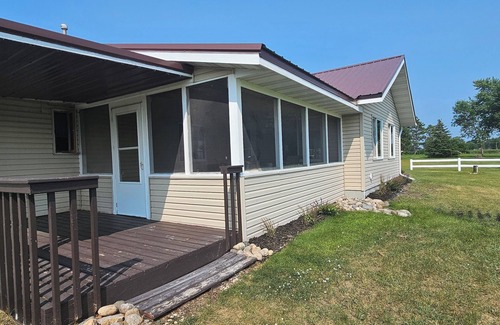 Ottertail House | Cheerful 3-bedroom, 6 acre home on the lake!