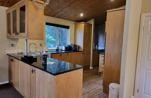 Troutbeck Bridge Cabin | Cheerful 3 bedroom Lodge At White cross Bay Windermere