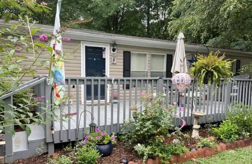 Tryon House | Cheerful 3 bedroom home close to TIEC and more!