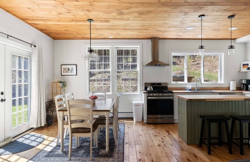 Moretown Cottage | Cheerful 3 Bedroom Mountain Cottage