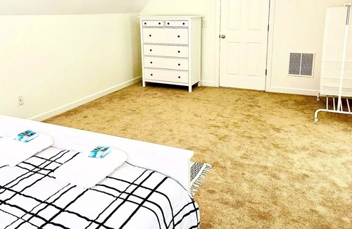 Marietta House | Cheerful 3 Bedrooms Unit in Marietta