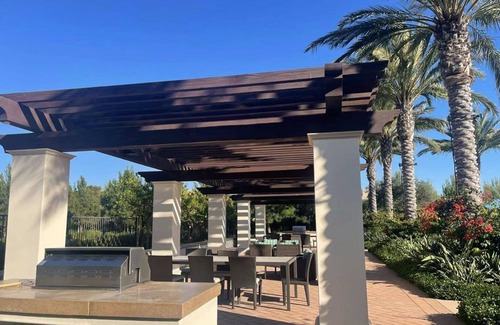 Irvine Research Center House | Cheerful 3b3b with swimming pool&BBQ